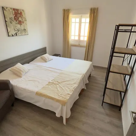 Pearl Hostel *