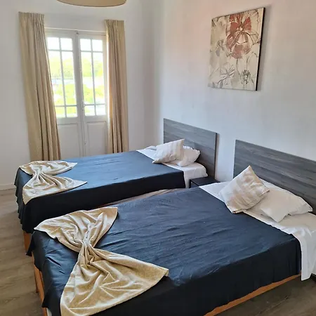 Pearl Hostal *