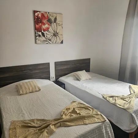 Hostal Pearl *